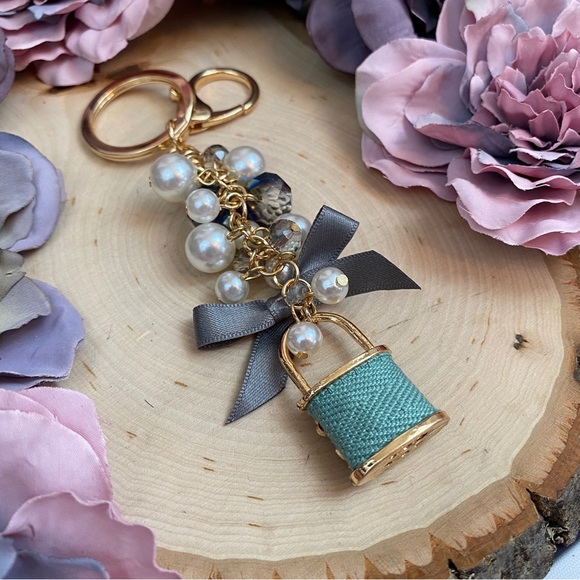 Gorgeous Blue Purse with Crystals & Pearls Keychain Charm - Picture 12 of 14